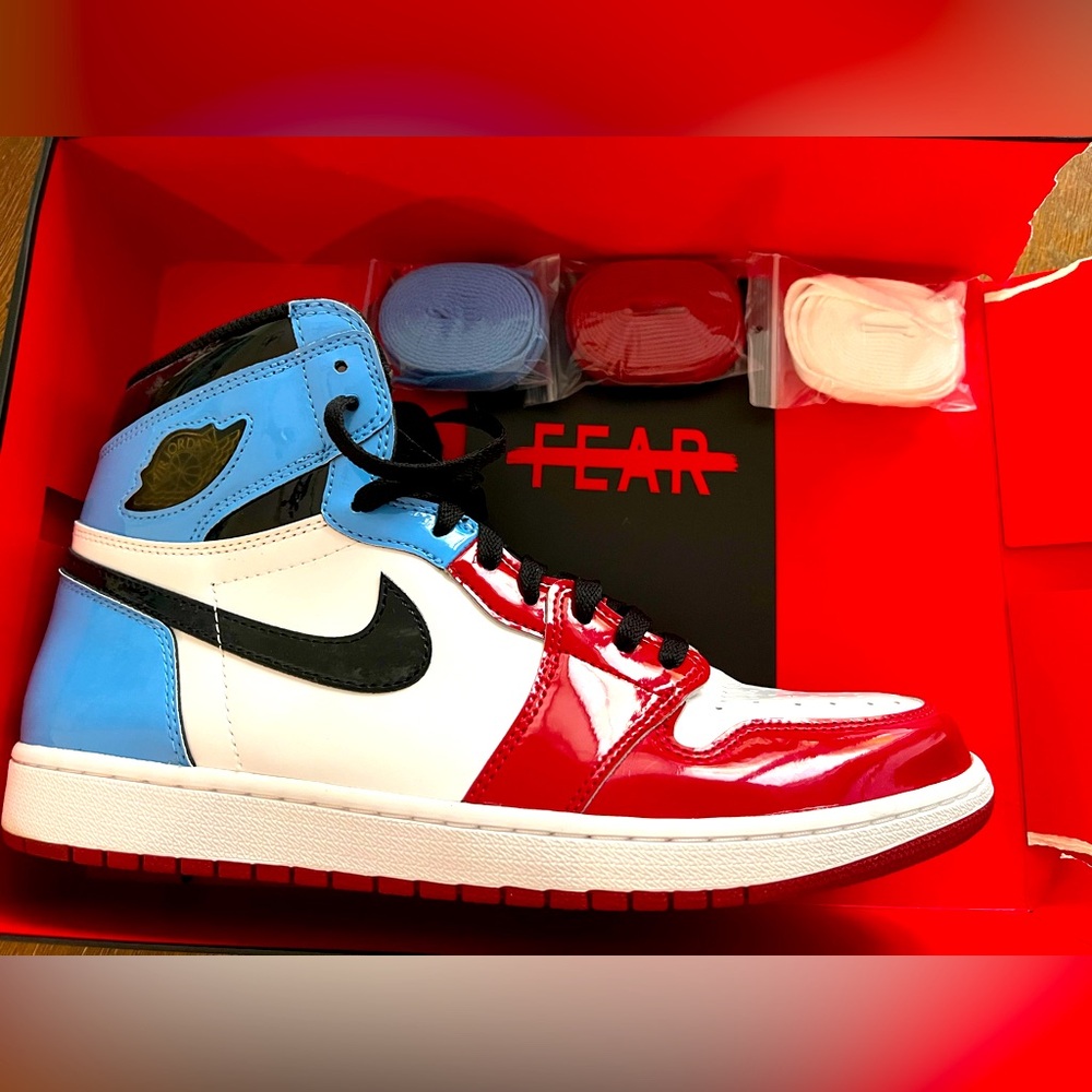Jordan 1 Retro High Fearless UNC Chicago